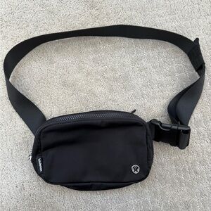 lululemon athletica Everywhere Black Belt Bag 1L